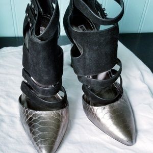 EUC. BCBG Cage Heels. Black & Gold. Size 7.5